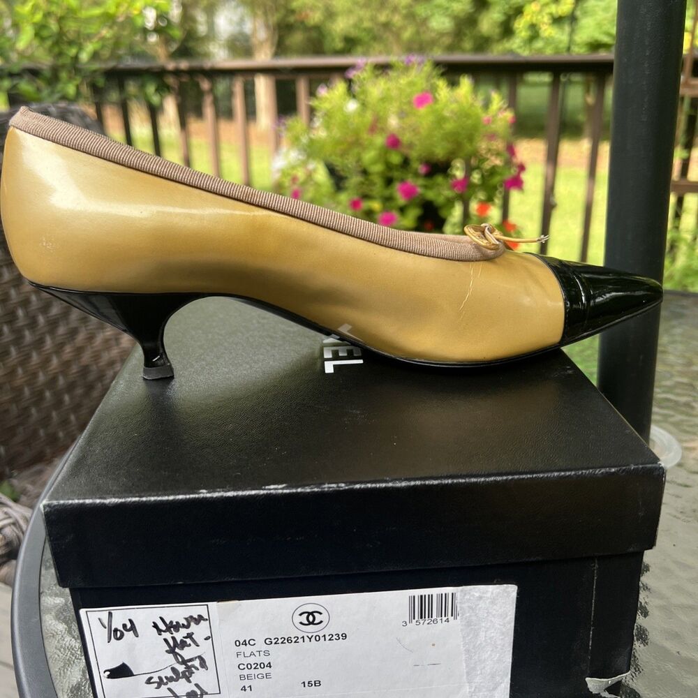 Vintage 1990s Chanel Patent Leather Cap-Toe Kitten Heels Gold Black  41 - Picture 12 of 16